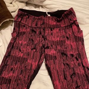 EUC pace rival crop pink lululemon leggings 💕🖤
